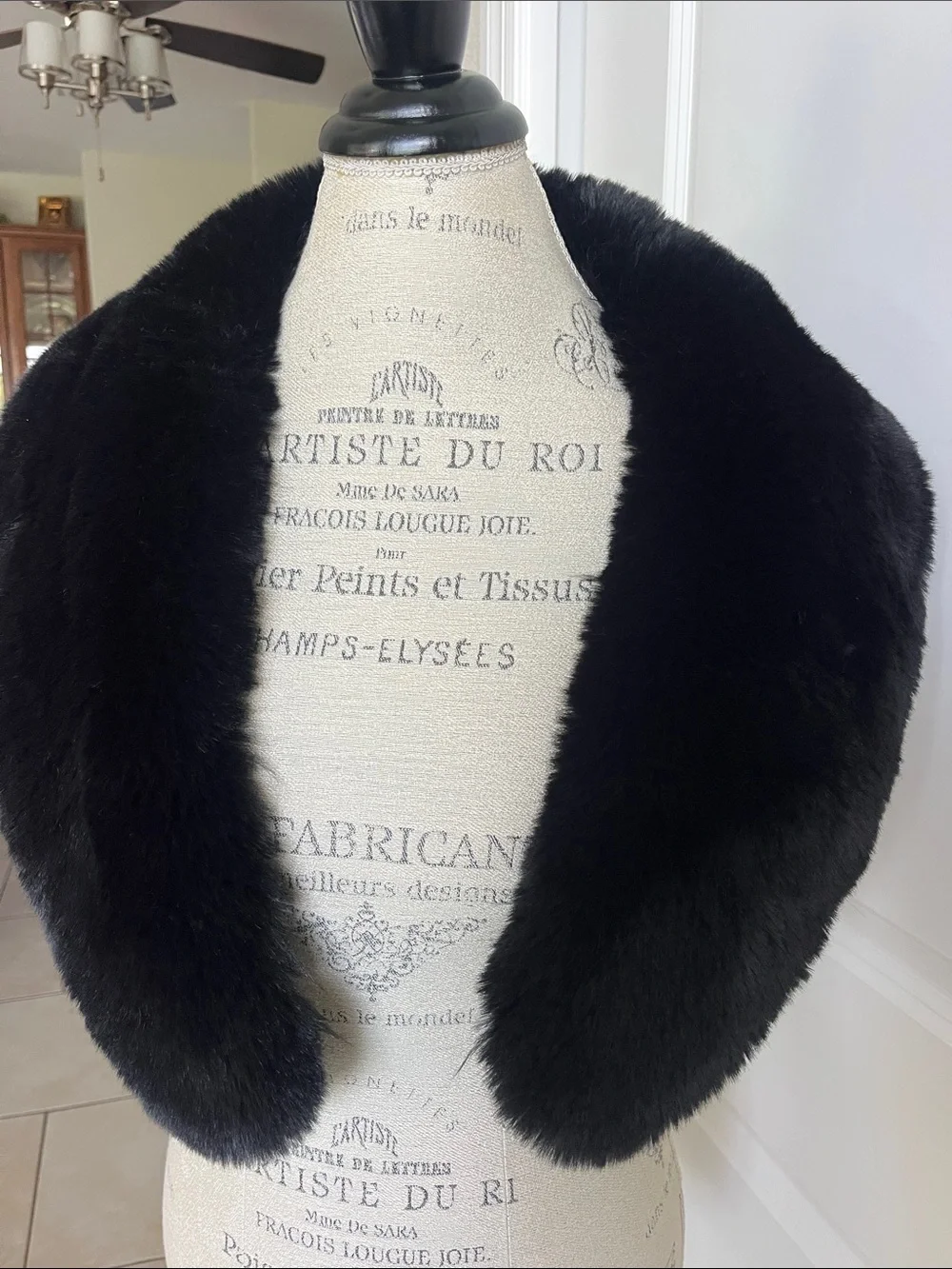 Beautiful black faux fur collar, scarf shoulder wrap 40
